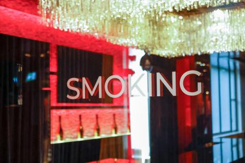 Smoking Room21