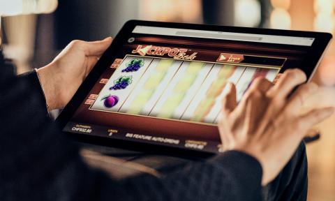 Das Online-Slotspiel Jackpot Bells auf einem Tablet